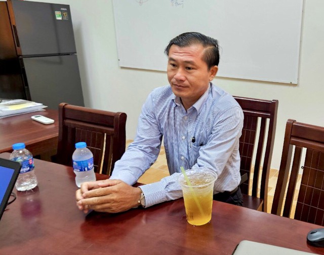 Ông Trần Văn Việt, Chủ tịch UBND xã Cửa Dương đến công an đầu thú