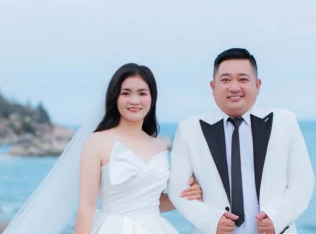 Diễn viên Phùng Ngọc khoe ảnh cưới bên bạn gái kém 10 tuổi