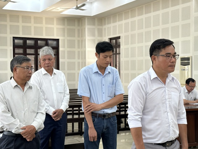 Từ phải qua: Lê Văn Láng, Ngô Quang Ánh, Ngô Hai và Bùi Đình Hưng