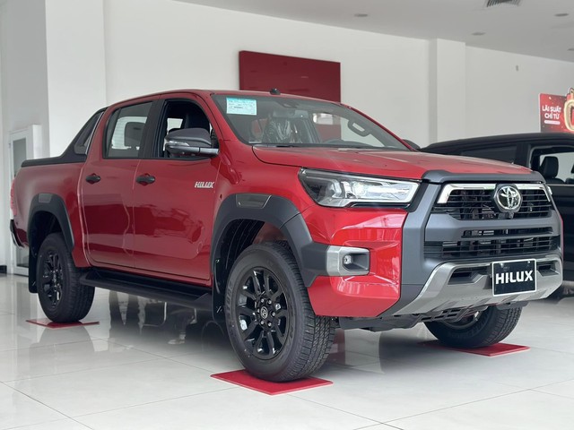 Toyota Hilux 2024 trở lại Việt Nam, giá cao khó cạnh tranh Ford Ranger- Ảnh 1.