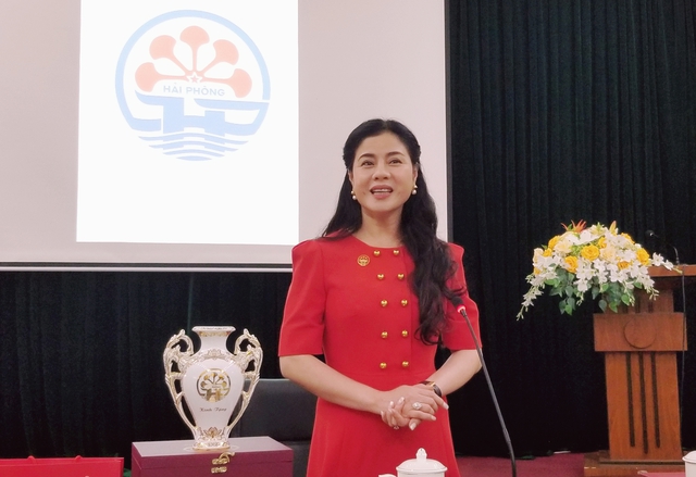 Giám đốc Sở VH-TT Hải Phòng Trần Thị Hoàng Mai thông tin cho báo chí về kết quả cuộc thi sáng tác logo biểu tượng cho TP.Hải Phòng, chiều 16.5