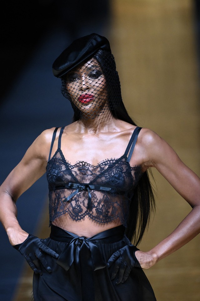 Siêu mẫu trình diễn trong show thu đông 2024 của Dolce & Gabbana