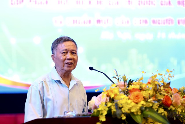 PGS-TS Nguyễn Quốc Bảo nêu ý kiến tại hội thảo