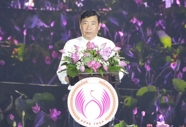 Ông Phạm Thiện Nghĩa, Chủ tịch UBND tỉnh Đồng Tháp, phát biểu khai mạc lễ hội Sen tỉnh Đồng Tháp lần thứ 2