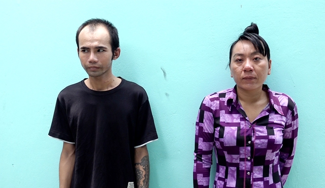 Các nghi phạm Lê Minh Hoàng và Đặng Kim Hoàng bị công an tạm giữ hình sự để điều tra, xử lý về hành vi cướp giật tài sản