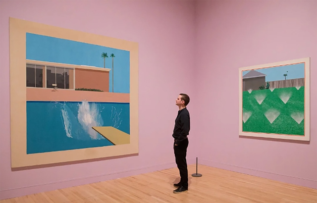 Hai bức tranh của David Hockney: A Bigger Splash (trái) và A Lawn Being Sprinkled