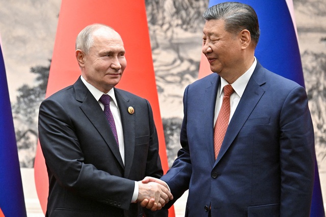 Tổng thống Nga Vladimir Putin gặp Chủ tịch nước Trung Quốc Tập Cận Bình tại Bắc Kinh ngày 16.5