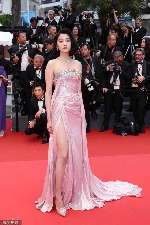 Quan Hiểu Đồng, Đường Yên diện trang phục dìm dáng tại thảm đỏ Cannes- Ảnh 3.