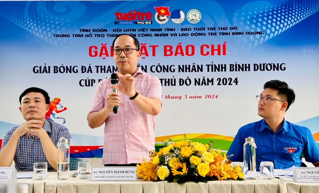 Ông Nguyễn Mạnh Hưng, Tổng biên tập Báo Tuổi trẻ Thủ đô trả lời tại buổi thông tin cho báo chí