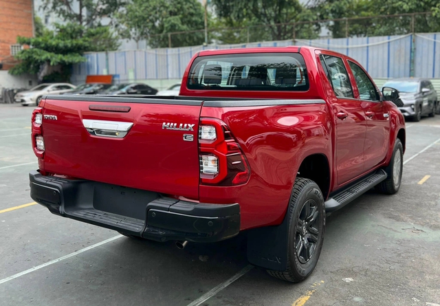 Ngoại hình Toyota Hilux 2024 có tinh chỉnh trông bắt mắt hơn