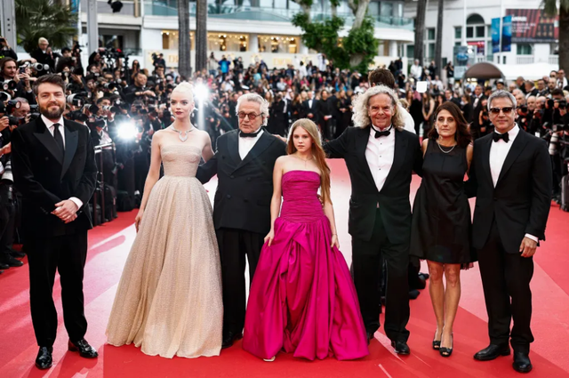 Ê kíp Furiosa trên thảm đỏ LHP Cannes lần thứ 77 đang diễn ra tại Pháp