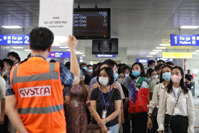 250 người tham gia buổi diễn tập sơ tán hành khách khi metro Nhổn - ga Hà Nội gặp sự cố