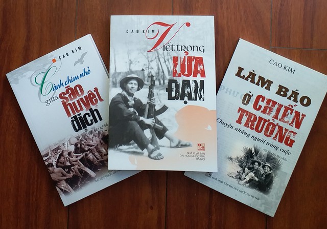 Một số sách của nhà báo Kim Toàn về hoạt động của các nhà báo tại chiến trường miền Nam