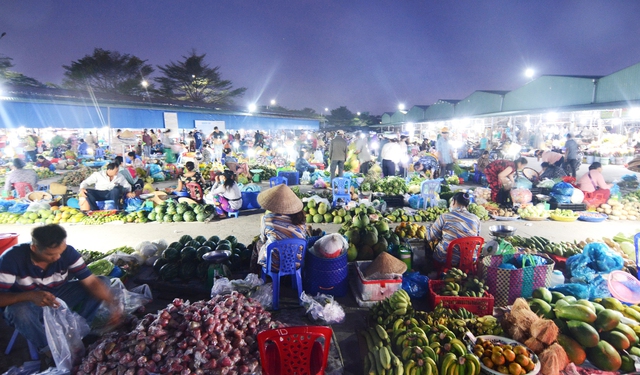 Chợ Vị Thanh bắt đầu họp từ rạng sáng