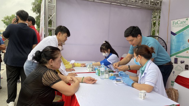 Hội Thầy thuốc trẻ ra quân khám bệnh miễn phí cho 2.000 người dân tại Hà Nội- Ảnh 2.