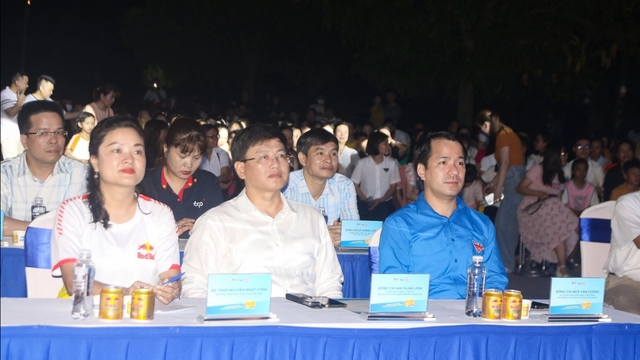 Hàng ngàn công nhân tham gia đêm nhạc hội tại Thanh Hóa- Ảnh 1.