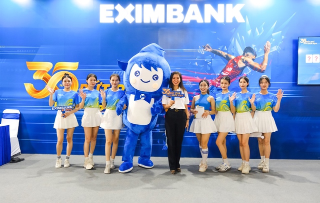 Giải chạy đêm Ho Chi Minh City Night Run Eximbank 2024 chính thức khai mạc- Ảnh 3.