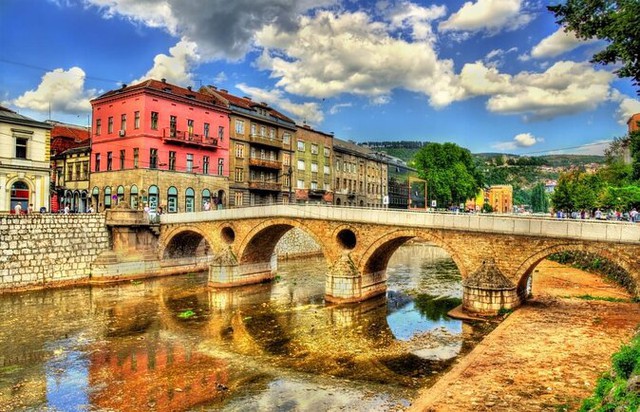 Trải nghiệm du lịch tại Sarajevo, thủ đô của Bosnia và Hercegovina- Ảnh 2.