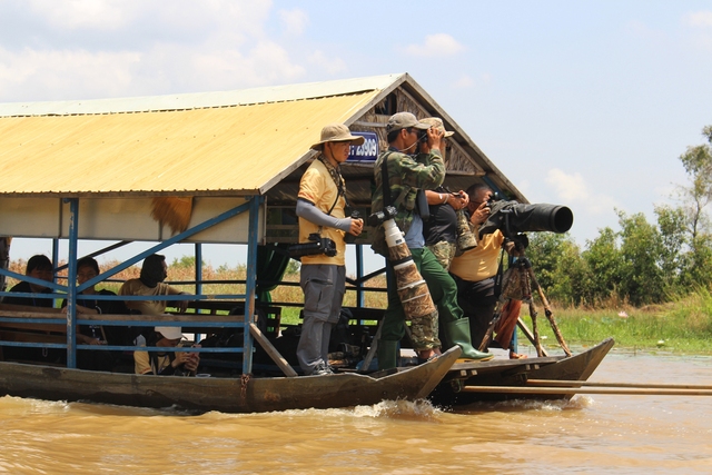 Các NAG dự thi trên đường đi chụp ảnh chim tại Tràm Chim