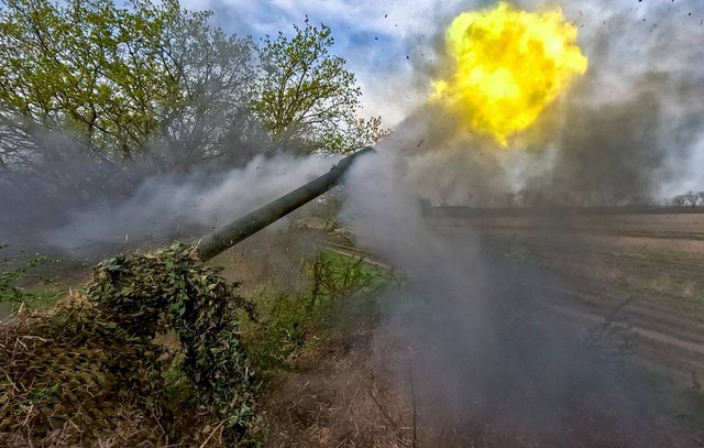 Pháo binh Nga khai hỏa trong chiến dịch quân sự ở Ukraine