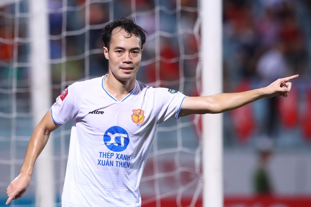 Nguyễn Văn Toàn cùng CLB Nam Định thua ngược CLB Thể Công Viettel, lỡ cơ hội bứt phá ở ngôi đầu bảng xếp hạng