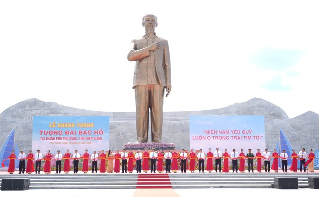 Khánh thành tượng đài Bác Hồ và quảng trường Hồ Chí Minh tại Phú Quốc- Ảnh 2.