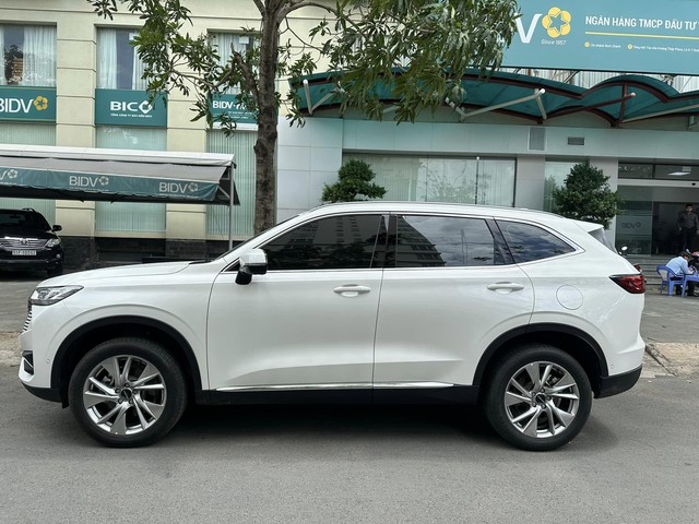 Cạnh tranh với Honda CR-V e:HEV RS nhưng Haval H6 rẻ hơn tới 420 triệu đồng