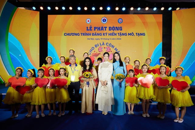 Vợ chồng ca sĩ Thanh Lam cũng góp mặt tại lễ phát động