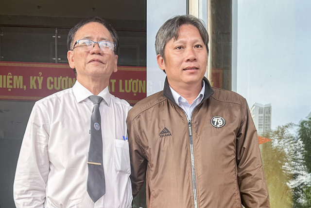 Ông Trần Thanh Phong (phải), 1 trong 2 bị cáo được miễn trách nhiệm hình sự vụ án kit test Việt Á