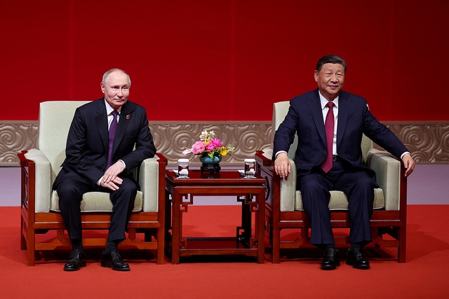 Tổng thống Putin (trái) và Chủ tịch Tập trong lễ kỷ niệm 75 năm quan hệ Trung - Nga tại Bắc Kinh ngày 16.5.2024