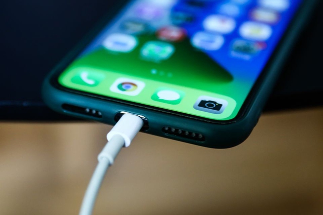 Có những thách thức với công nghệ sạc nhanh buộc Apple phải hạn chế công suất sạc trên iPhone