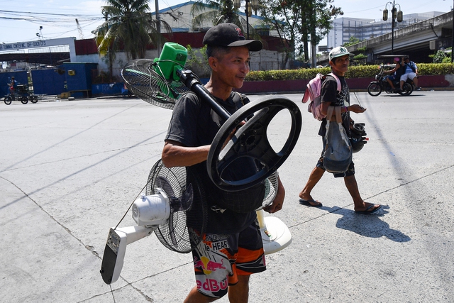 Nắng nóng những ngày qua ở Philippines ảnh hưởng lớn tới cuộc sống