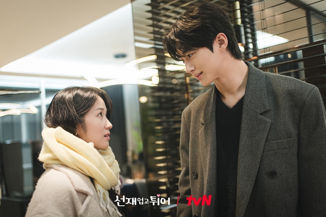 Khán giả thích thú trước loạt tương tác đáng yêu của Byeon Woo Seok - Kim Hye Yoon trên màn ảnh và hậu trường