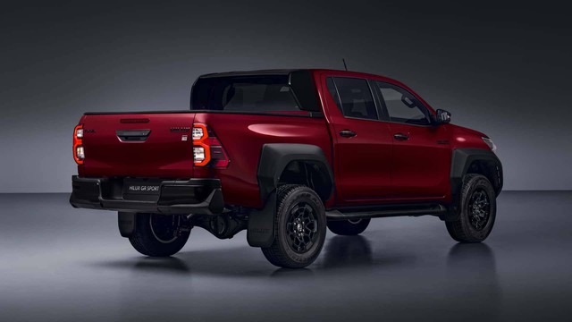 Động cơ trang bị trên Toyota Hilux phiên bản GR Sport II vẫn là máy dầu 2.8L như bản thường