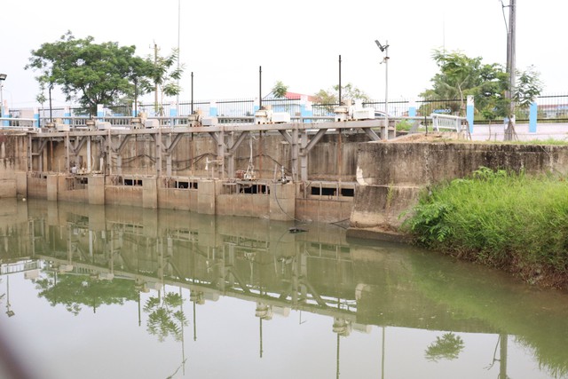 Độ mặn nước sông Cẩm Lệ tại cửa thu nước thô vào Nhà máy nước Cầu Đỏ duy trì mức cao