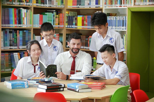 Với nền tảng học thuật vững chắc, học sinh Asian School dễ dàng chuyển tiếp du học tại các trường danh tiếng trên thế giới