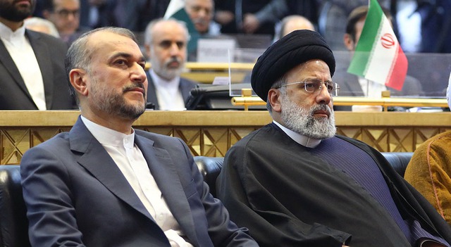Tổng thống Ebrahim Raisi (phải) và Ngoại trưởng Hossein Amir-Abdollahian vào năm 2023