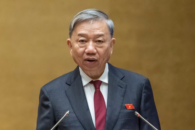 Đại tướng Tô Lâm, Bộ trưởng Bộ Công an, trình bày tờ trình dự án luật Cảnh vệ sửa đổi