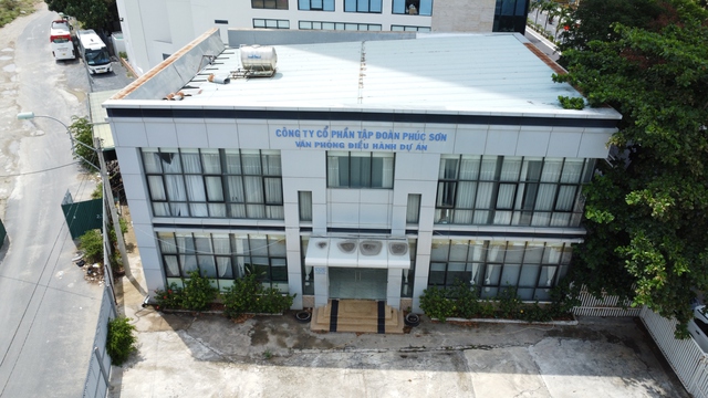 Văn phòng Công ty CP Tập đoàn Phúc Sơn tại Nha Trang khá bề thế nhưng không một bóng người