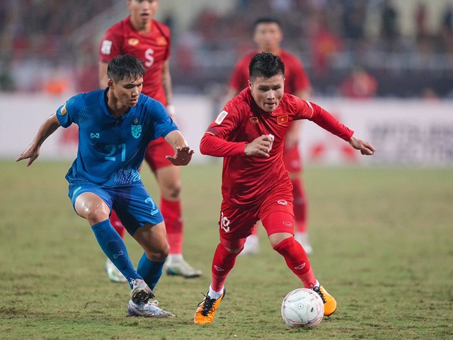 Quang Hải (phải) có khả năng sang Nhật Bản thi đấu khi V-League 2023 - 2024 kết thúc