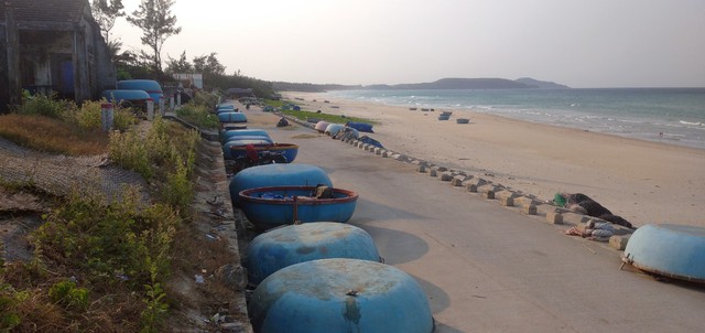 Vùng biển Lệ Thủy, thôn Phú Long, xã Bình Phước, H.Bình Sơn (Quảng Ngãi), nơi đặt tuyến ống xả nước thải sau xử lý của Nhà máy bột - giấy VNT 19
