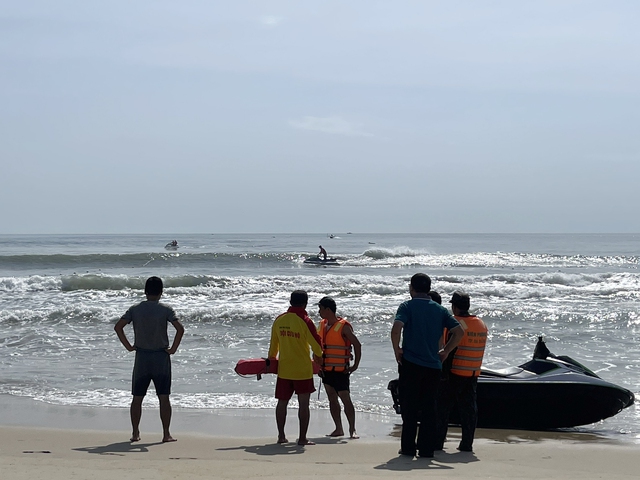 Tăng cường lực lượng tìm kiếm nạn nhân mất tích tại biển Đà Nẵng
