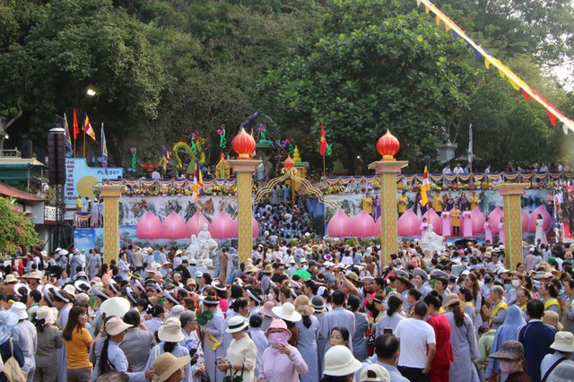 Lễ hội Quán Thế Âm - Ngũ Hành Sơn do UBND TP.Đà Nẵng tổ chức ngày càng tạo được sức hút với người dân, du khách