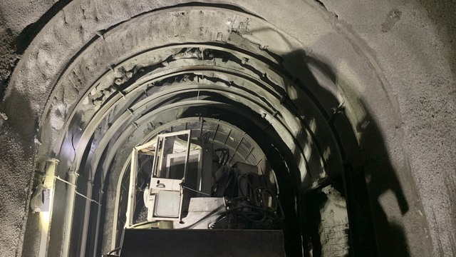 Có khoảng 50 khối đất đá sạt lở bịt kín hầm đường sắt Chí Thạnh