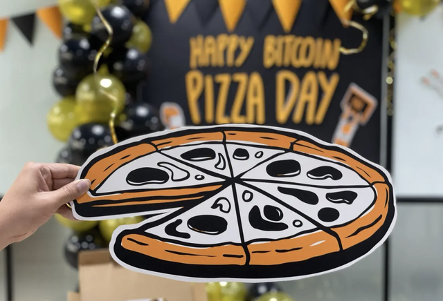 Hình ảnh chào mừng Bitcoin Pizza Day tại Ninety Eight