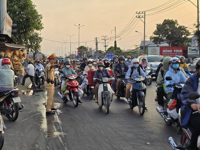 Mượn xe người khác chạy cũng phải mang theo đầy đủ giấy tờ xe và giấy tờ tùy thân