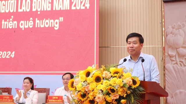 Bí thư Tỉnh ủy Bình Phước Nguyễn Mạnh Cường mong muốn công nhân, người lao động học tập, nâng cao trình độ chuyên môn