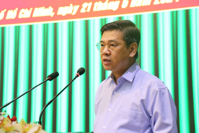Ông Nguyễn Văn Dũng, Phó chủ tịch UBND TP.HCM, phát biểu tại hội nghị