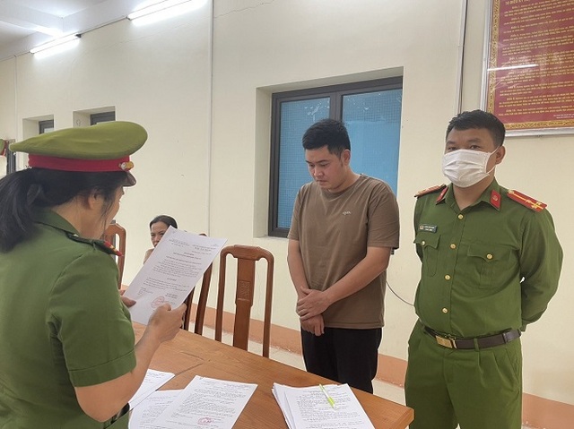 Công an tỉnh Hà Giang tống đạt các quyết định và lệnh tố tụng đối với Trần Trung Hiếu