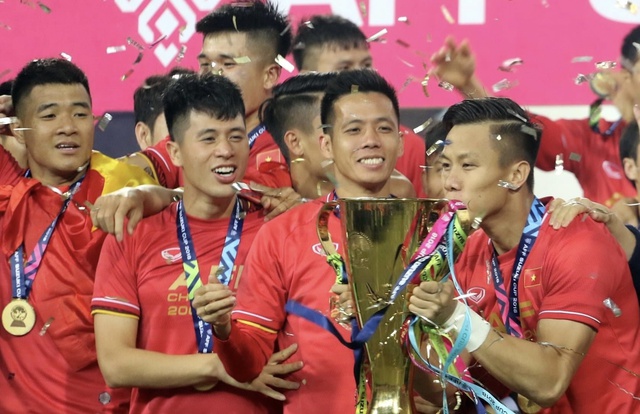 Trong 14 kỳ AFF Cup tính đến nay, đã có 4 đội tuyển vô địch, bao gồm: đội tuyển Thái Lan: 7 lần vô địch; đội Singapore: 4 lần vô địch; Việt Nam: 2 lần vô địch (năm 2008 và năm 2018); Malaysia: 1 lần vô địch. Kể từ năm 2024, giải được đổi tên thành ASEAN Mitsubishi Electric Cup